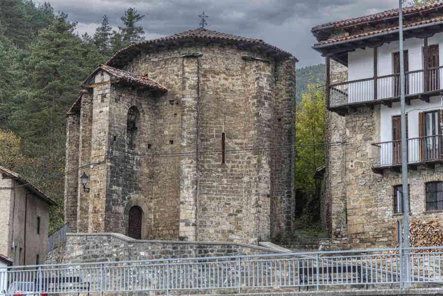Comunidad Foral de Navarra 187 - Urzainqui - ermita de San Salvador.jpg